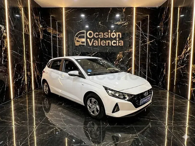 Usado Hyundai i20 100 CV (73 kW) 2021 Blanco Utilitario
