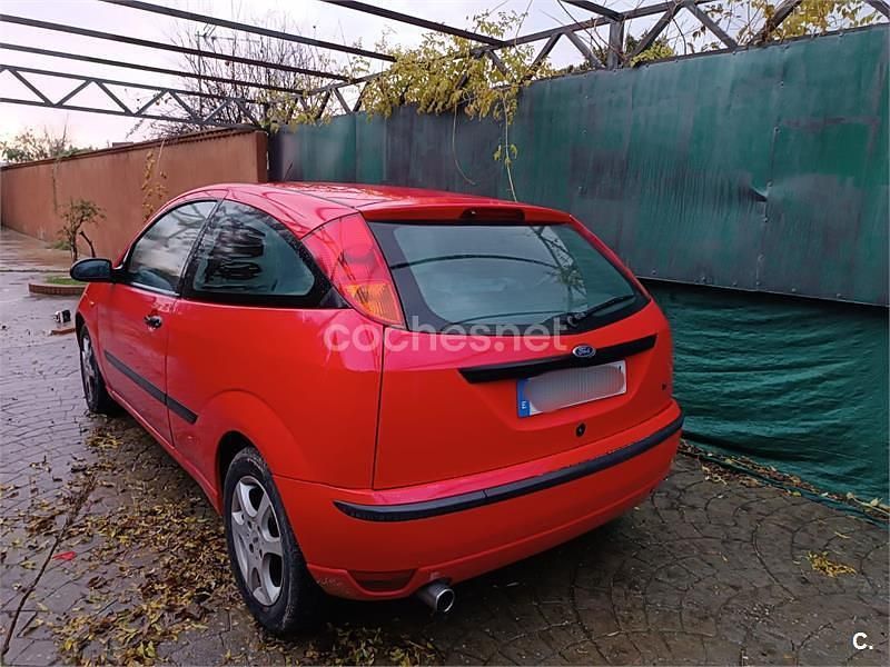 Usado Ford Focus Trend 100 CV (73 kW) 2004 Rojo Berlina