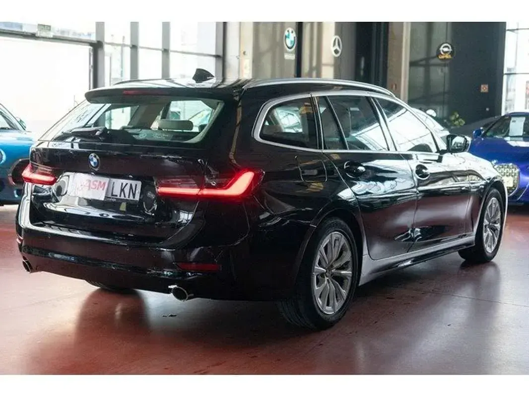 Käytetty BMW 318 Sport Line 150 HP (110 kW) 2020 Musta Farmari