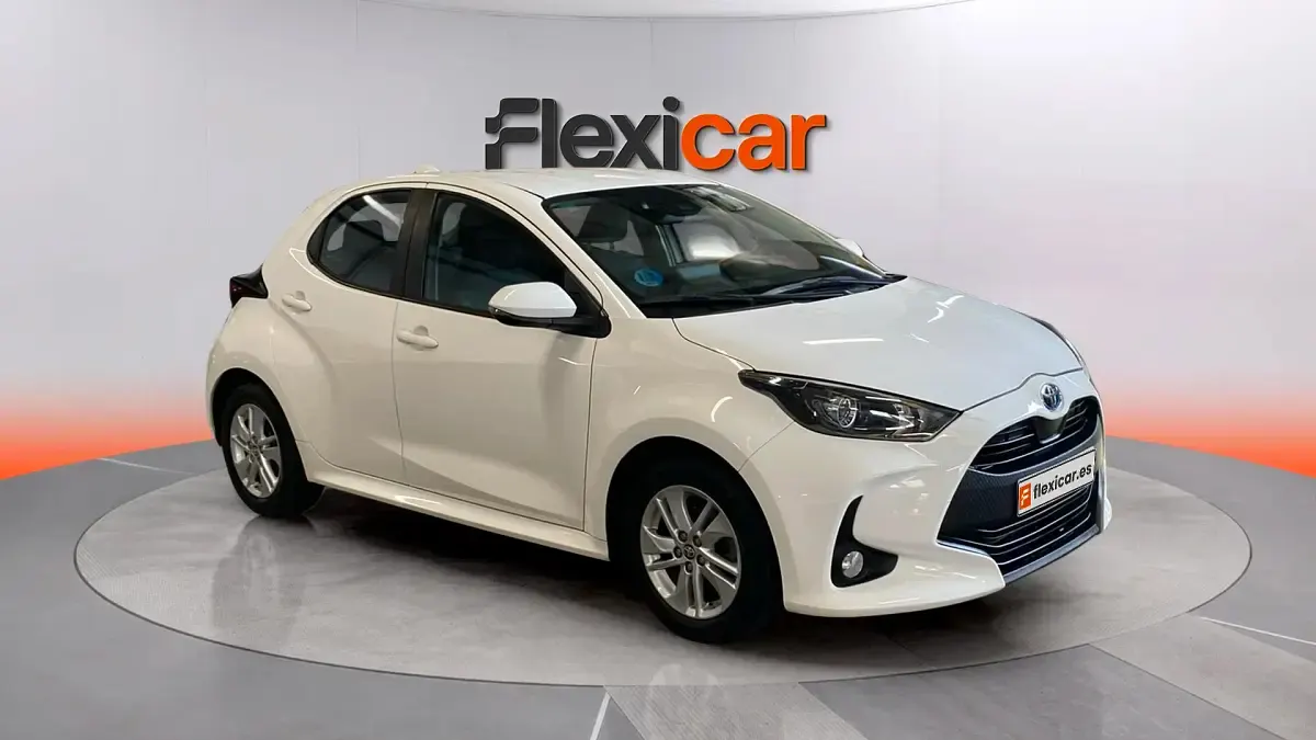 Usado Toyota Yaris Hybrid Active 116 CV (85 kW) 2022 Berlina