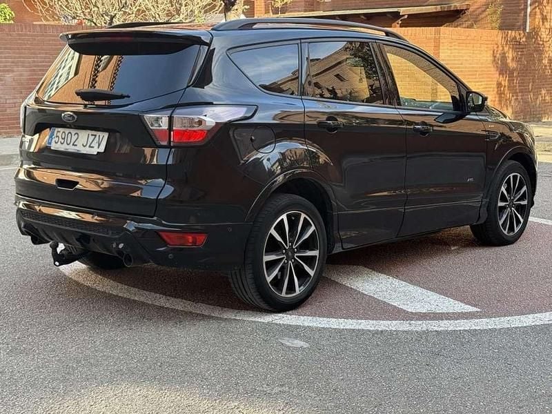 Usado Ford Kuga ST-Line 180 CV (132 kW) 2018 Negro SUV