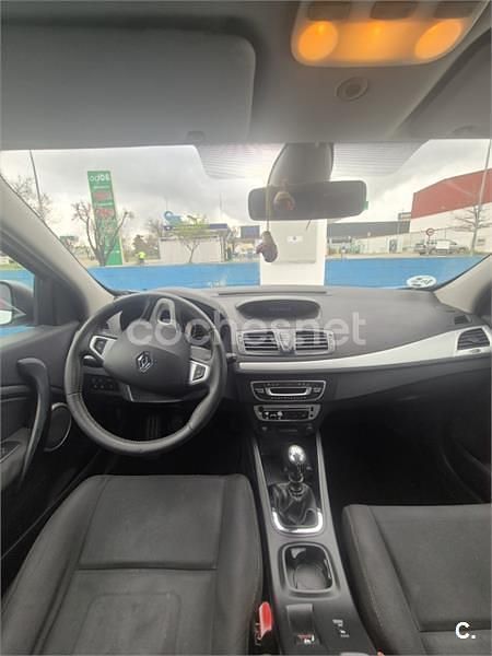 Usado Renault Mégane Dynamique 110 CV (80 kW) 2012 Gris / plata Berlina