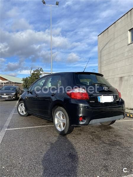 Usado Toyota Auris Luna 90 CV (66 kW) 2011 Negro Utilitario