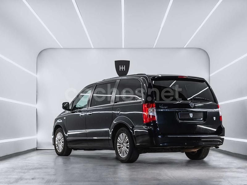 Usado Lancia Voyager Gold 178 CV (130 kW) 2013 Negro Monovolumen