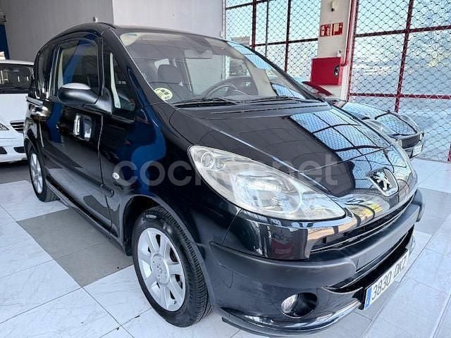 Usado Peugeot 1007 90 CV (66 kW) 2005 Negro Monovolumen