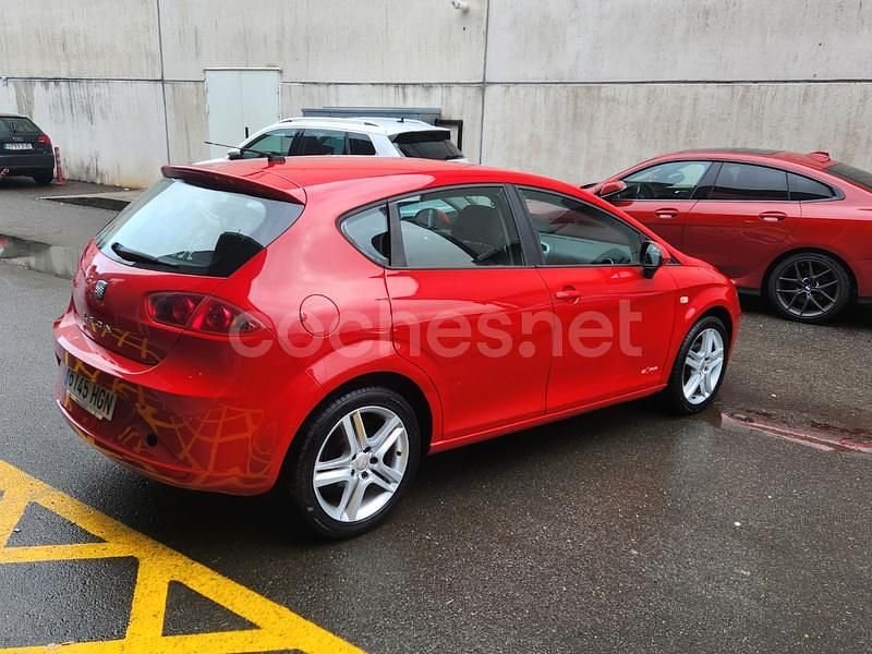 Usado Seat Leon Copa 105 CV (77 kW) 2011 Rojo Berlina