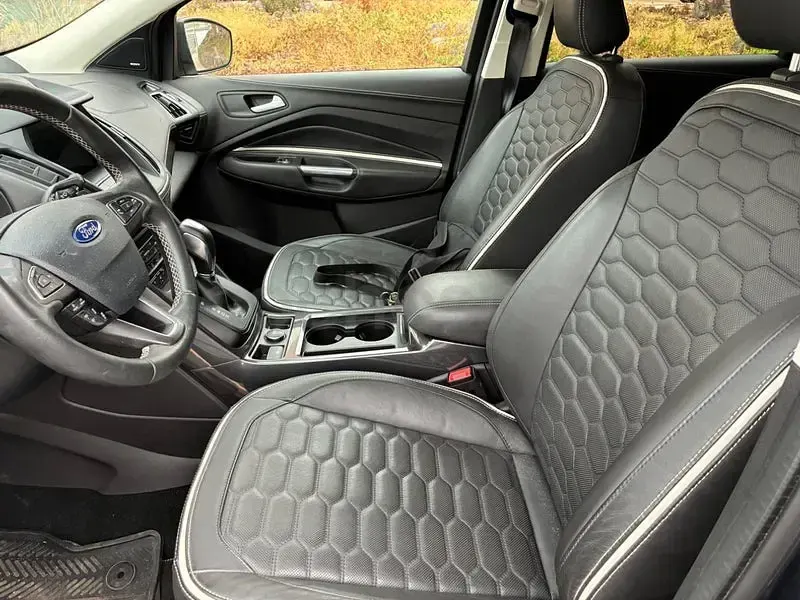Usado Ford Kuga Vignale 182 CV (133 kW) 2019 Gris / plata SUV