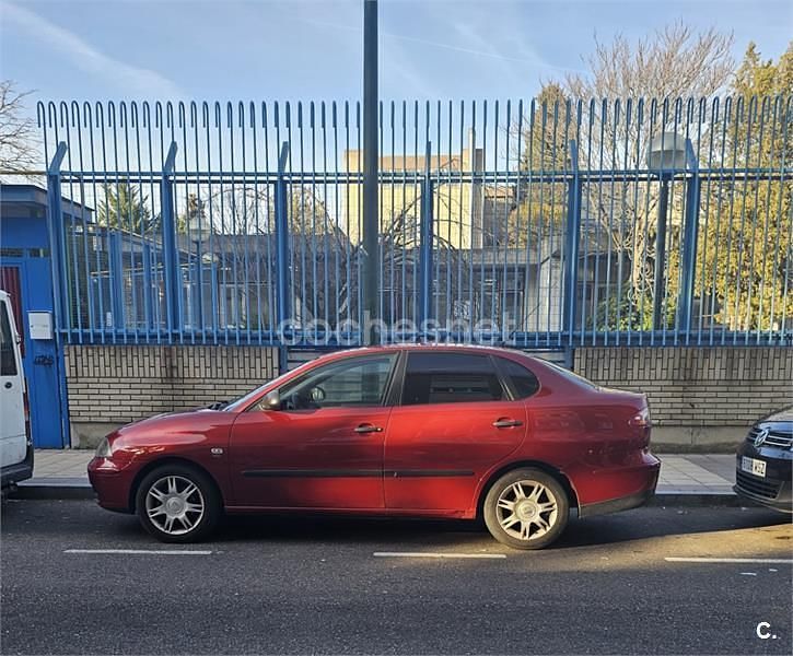 Usado Seat Cordoba Reference 100 CV (73 kW) 2006 Granate Berlina
