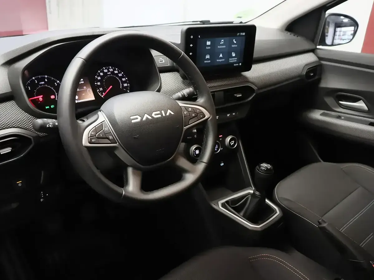 Usado Dacia Sandero Essentiel 91 CV (66 kW) 2025 Blanco Berlina