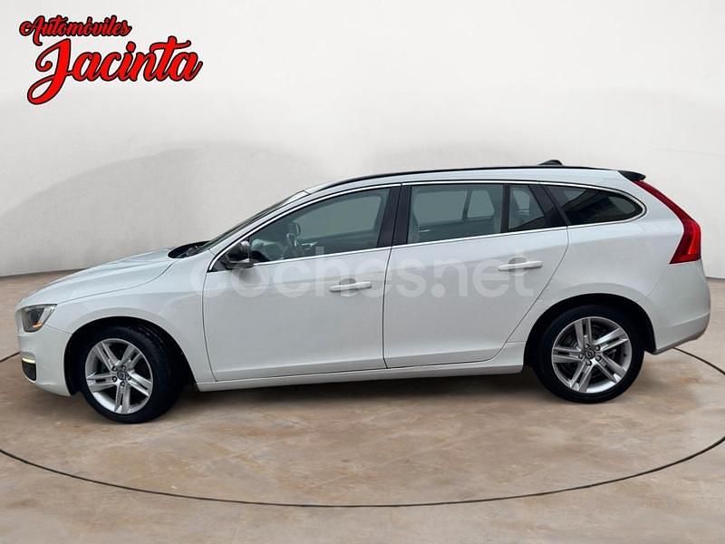 Usado Volvo V60 Momentum 136 CV (100 kW) 2014 Blanco Familiar