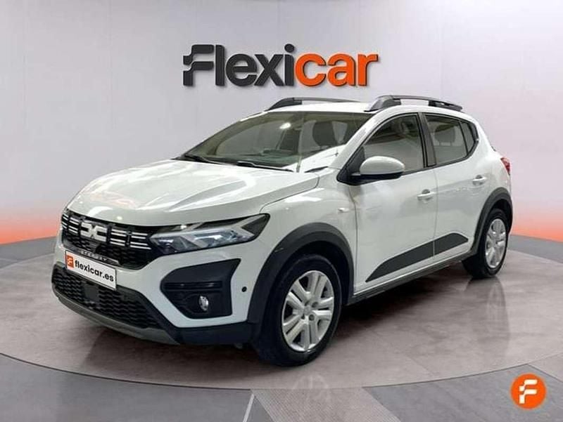 Usado Dacia Sandero Expression 91 CV (66 kW) 2024 Blanco Utilitario