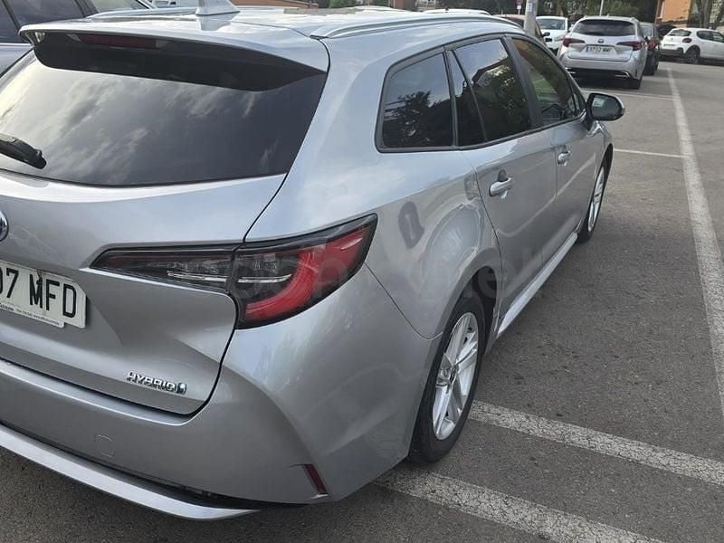 Usado Toyota Corolla Active 122 CV (89 kW) 2023 Gris / plata Familiar