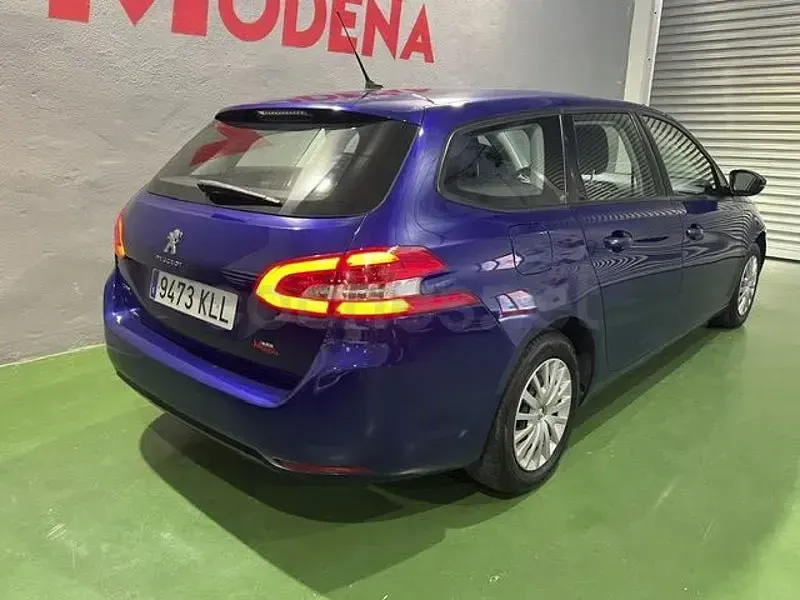 Usado Peugeot 308 SW Active 100 CV (73 kW) 2018 Azul Familiar