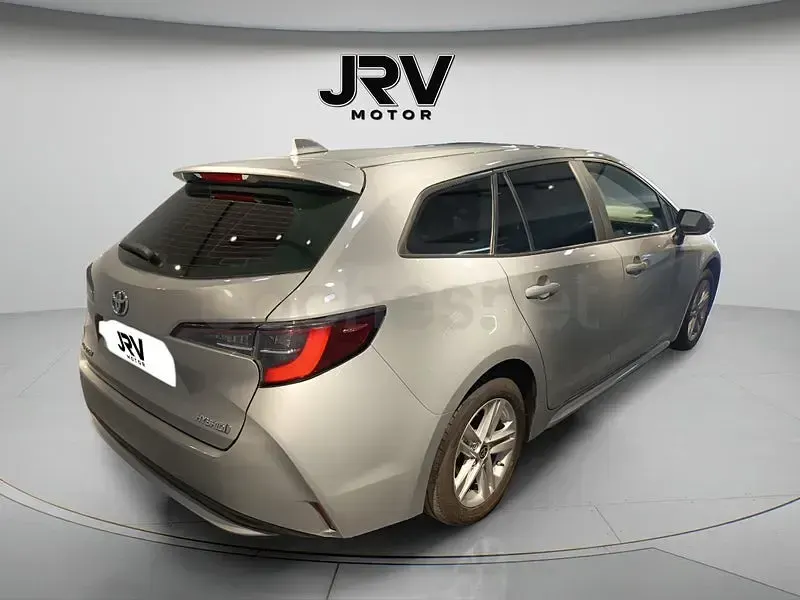 Usado Toyota Corolla Business Edition 122 CV (89 kW) 2023 Gris / plata Familiar