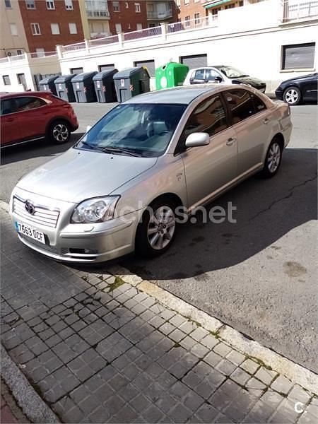 Gris / plata Usado 2004 Toyota Avensis Executive Berlina | 3800 € (Precio justo) - Imagen 1/4