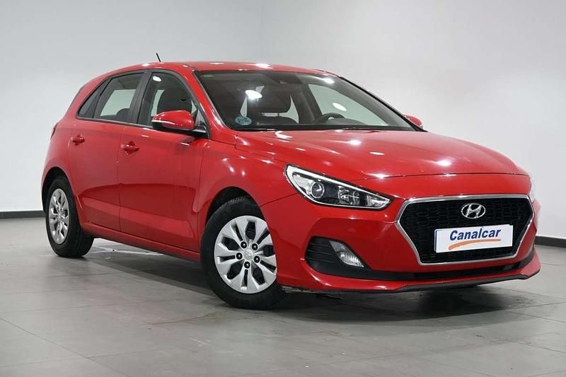 Usado Hyundai i30 120 CV (88 kW) 2019 Rojo Utilitario
