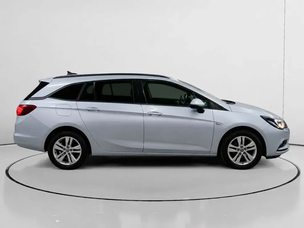Usado Opel Astra Selective 110 CV (80 kW) 2017 Gris Familiar