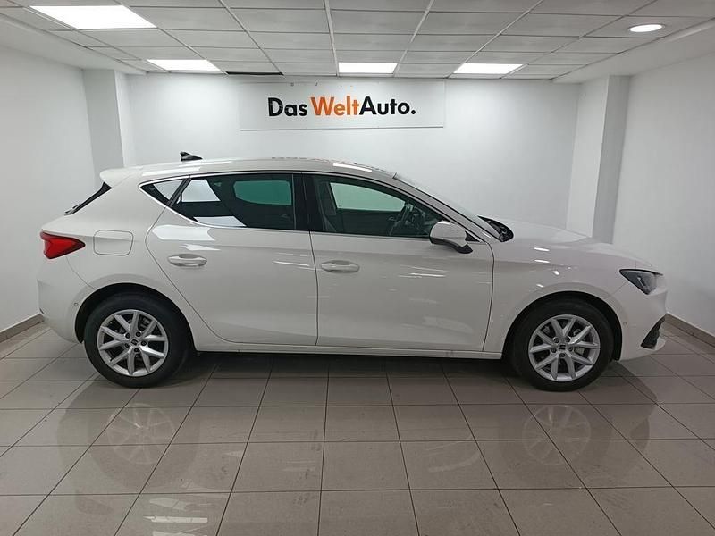 Usado Seat Leon Style 116 CV (85 kW) 2025 Blanco Berlina