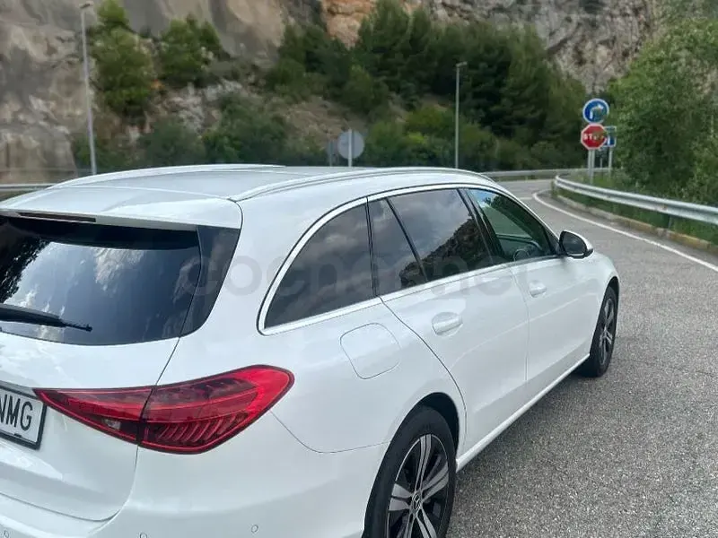 Usado Mercedes C300e 313 CV (230 kW) 2023 Blanco Familiar