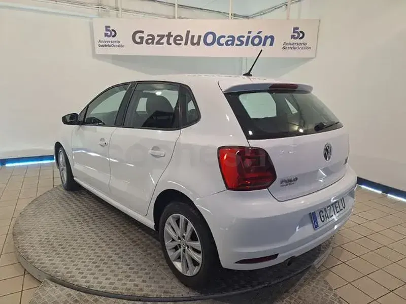 Usado VW Polo Advance 90 CV (66 kW) 2017 Blanco Berlina
