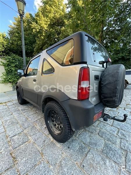 Usado Suzuki Jimny 80 CV (58 kW) 2000 Gris / plata SUV