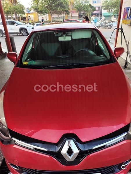 Rojo Usado 2014 Renault Clio IV Expression Berlina | 7500 € (Buen precio) - Imagen 1/4