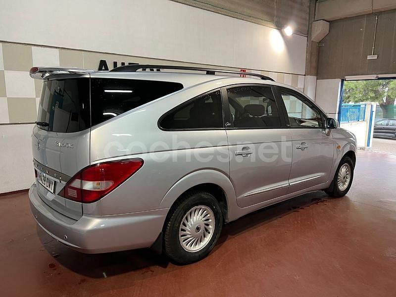 Usado Ssangyong (KGM) Rodius Limited 165 CV (121 kW) 2005 Gris / plata Monovolumen