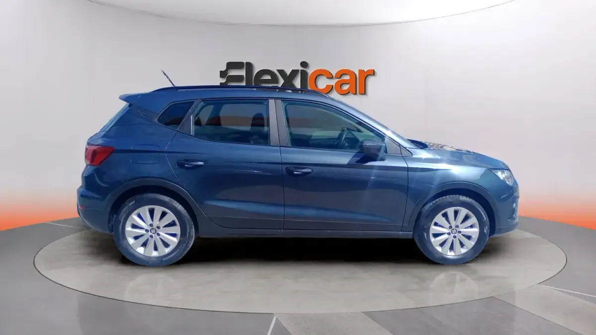 Usado Seat Arona Style 110 CV (80 kW) 2021 Gris SUV