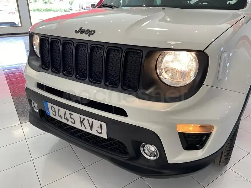 Usado Jeep Renegade Night Eagle 140 CV (102 kW) 2019 Blanco SUV