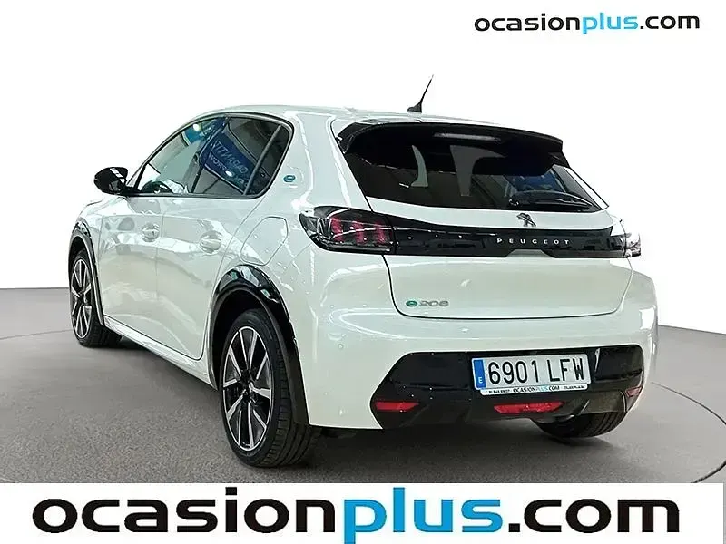 Usado Peugeot e-208 Allure 100 kW (136 CV) 2020 Blanco Utilitario