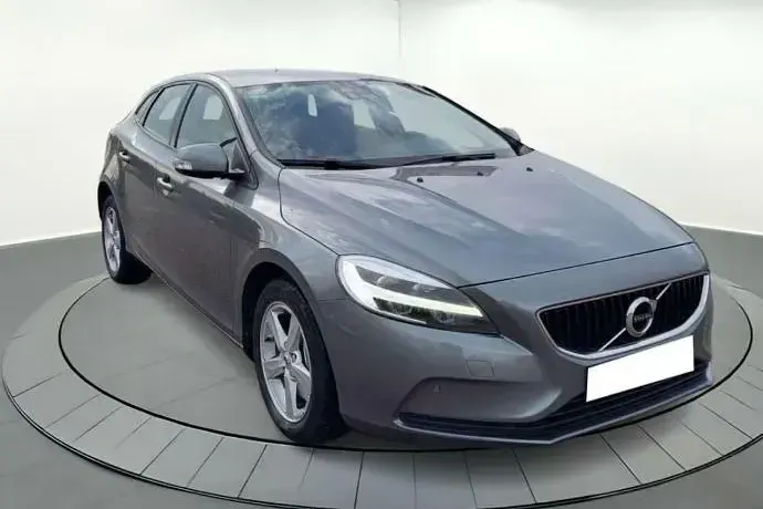 Usado Volvo V40 Momentum 122 CV (89 kW) 2018 Gris Familiar