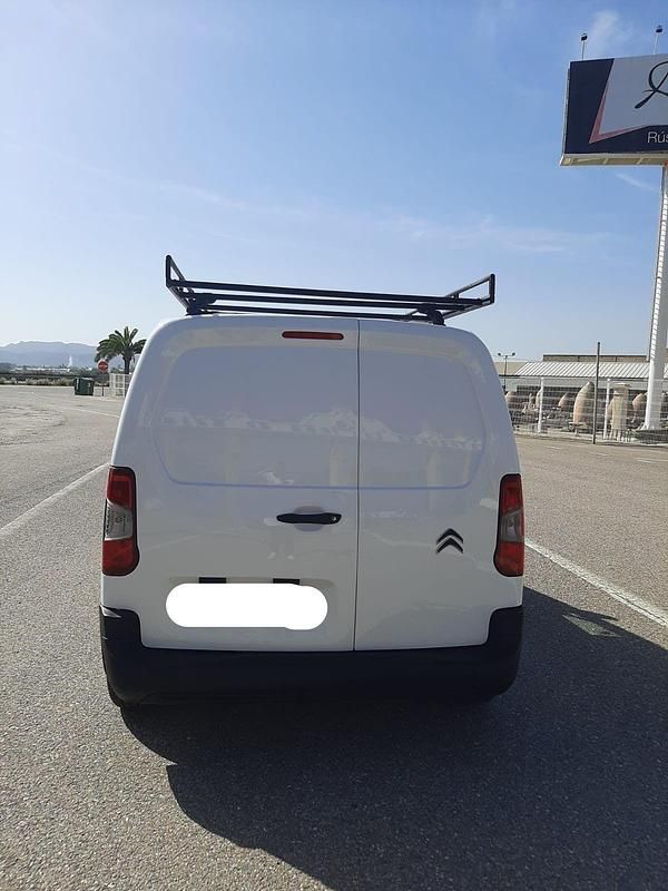 Usado Citroën Berlingo Feel 75 CV (55 kW) 2019 Blanco Monovolumen