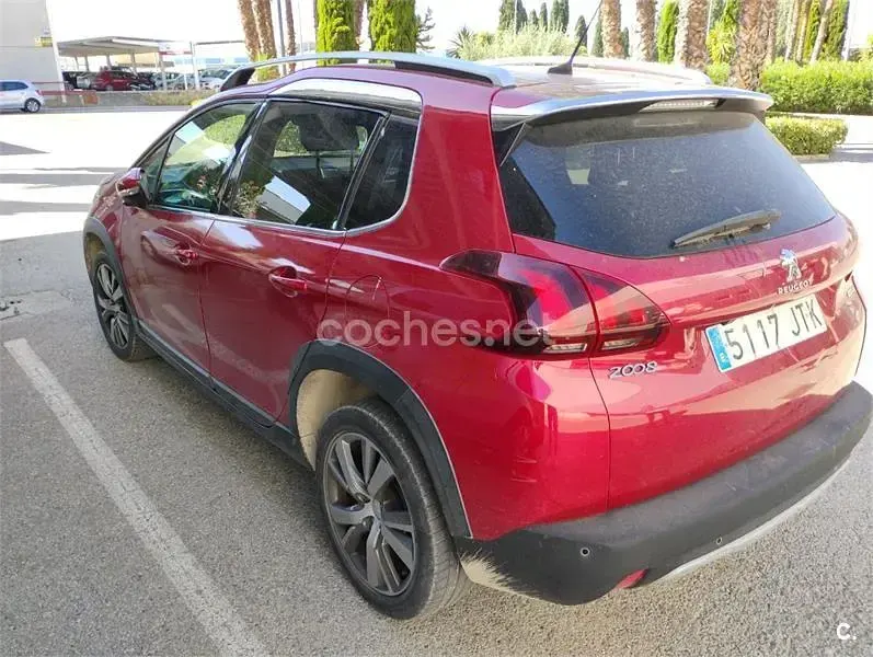 Usado Peugeot 2008 Allure 120 CV (88 kW) 2016 Rojo SUV