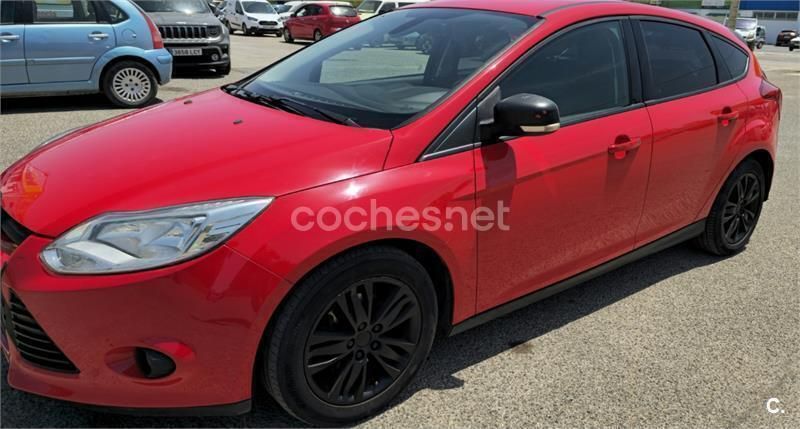 Rojo Usado 2012 Ford Focus Trend Berlina | 4300 € (Buen precio) - Imagen 1/4