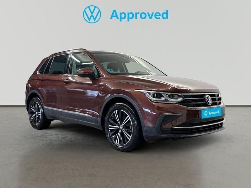 Marrón Usado 2023 VW Tiguan Life SUV | 33.200 € (Precio justo) - Imagen 1/4