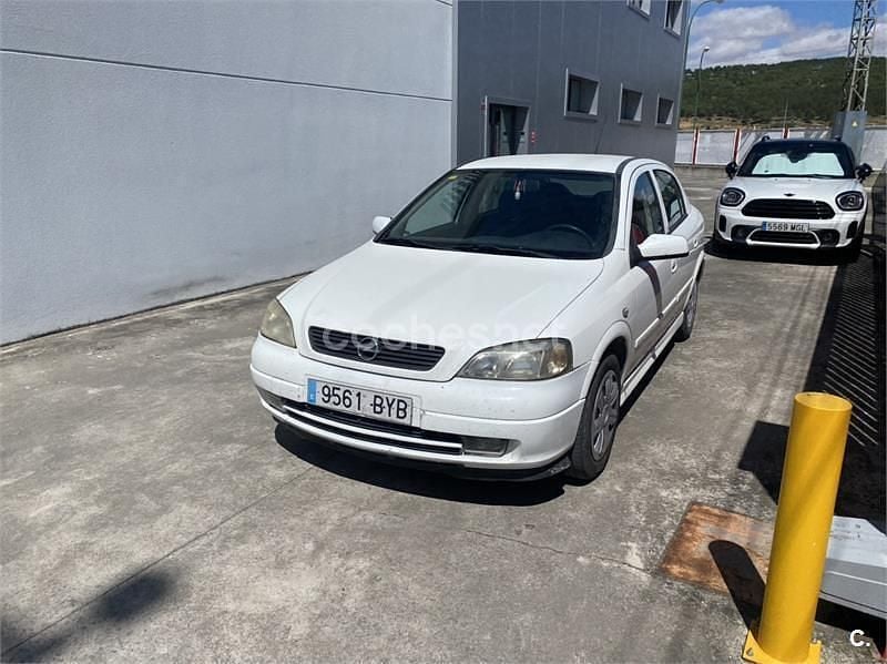 Blanco Usado 2001 Opel Astra Club Berlina | 1850 € (Precio justo) - Imagen 1/4