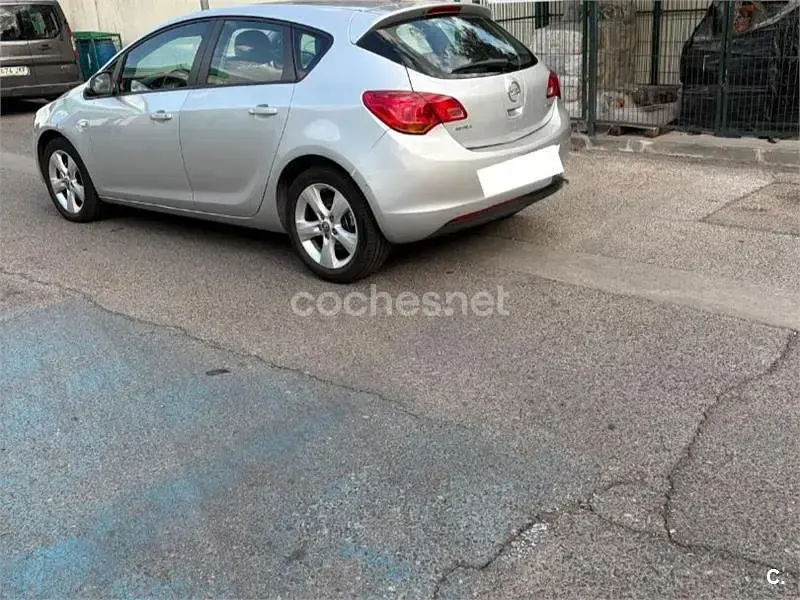 Usado Opel Astra Selective 125 CV (91 kW) 2012 Blanco Berlina