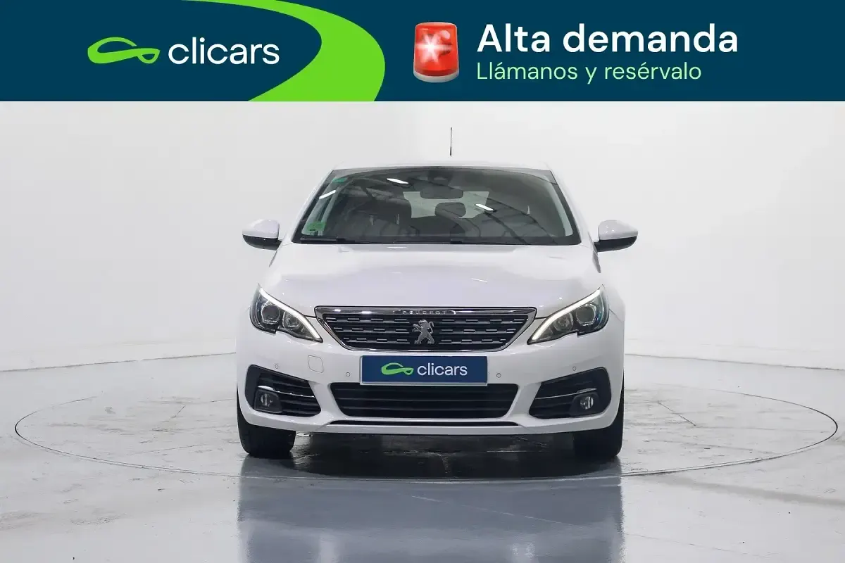 Usado Peugeot 308 Allure 130 CV (95 kW) 2018 Blanco Berlina