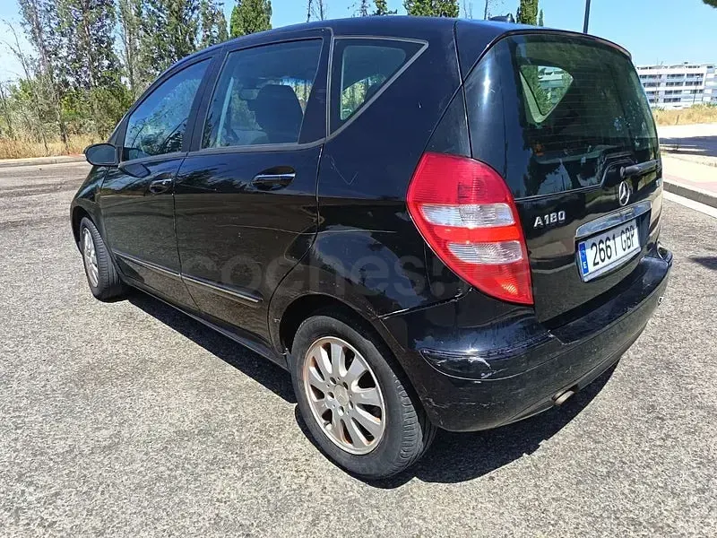 Usado Mercedes A180 Elegance 109 CV (80 kW) 2008 Negro Monovolumen