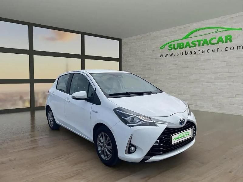 Usado Toyota Yaris Hybrid Active 100 CV (73 kW) 2018 Blanco Utilitario