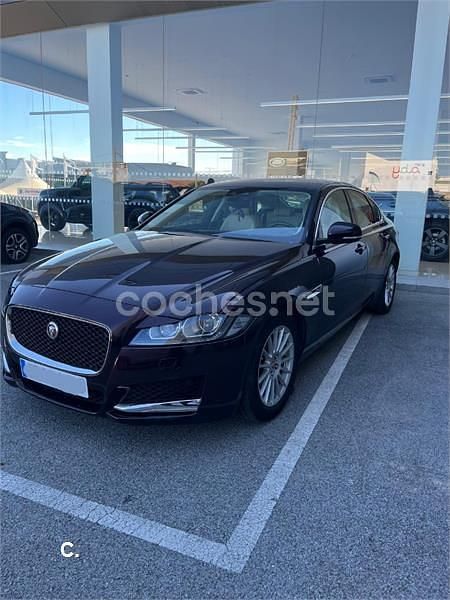 Usado Jaguar XF Prestige 180 CV (132 kW) 2019 Granate Berlina