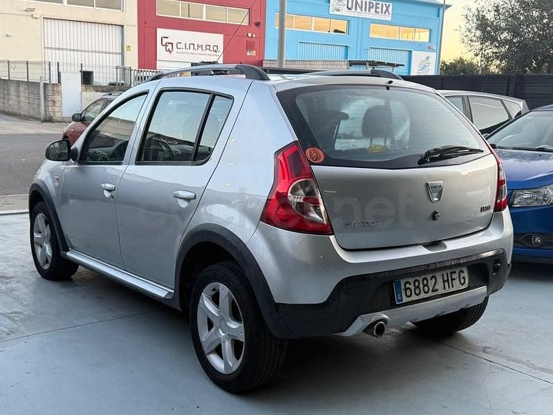 Usado Dacia Sandero Stepway 90 CV (66 kW) 2012 Gris / plata Berlina