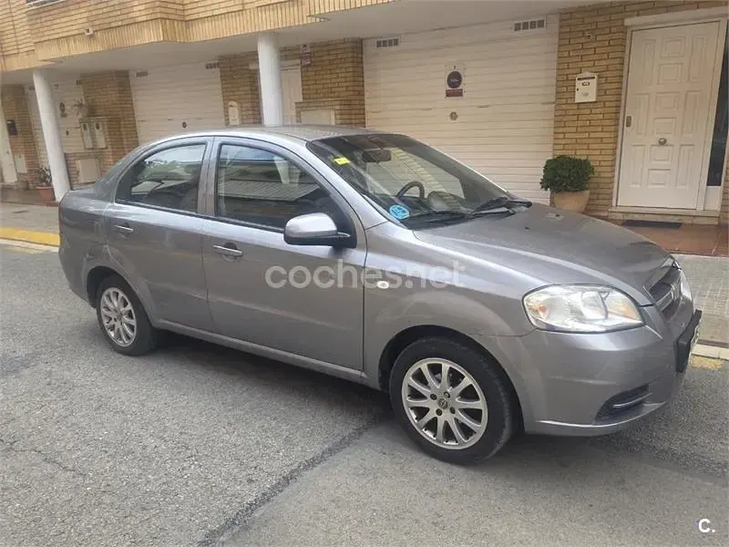 Usado Chevrolet Aveo LS 94 CV (69 kW) 2006 Gris / plata Berlina