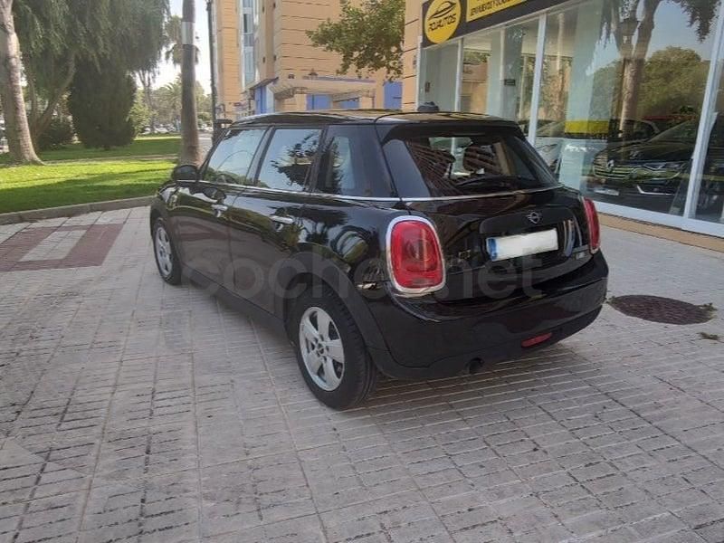Usado Mini ONE 102 CV (75 kW) 2018 Negro Utilitario