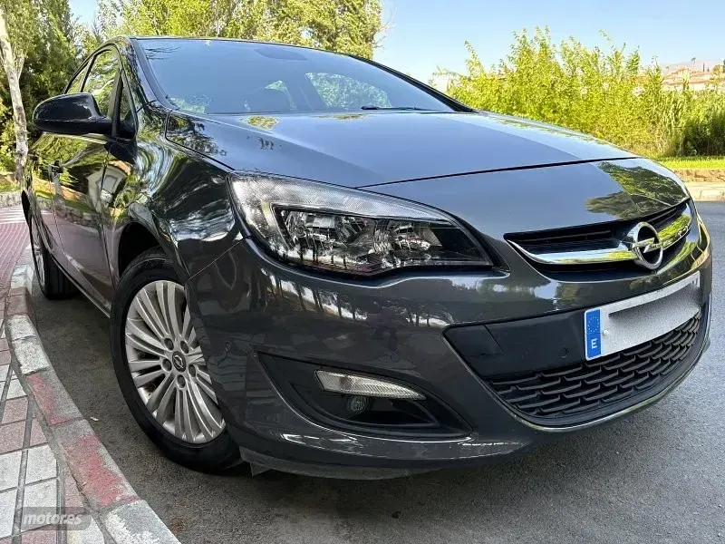 Usado Opel Astra Sport 110 CV (80 kW) 2015 Marrón Berlina