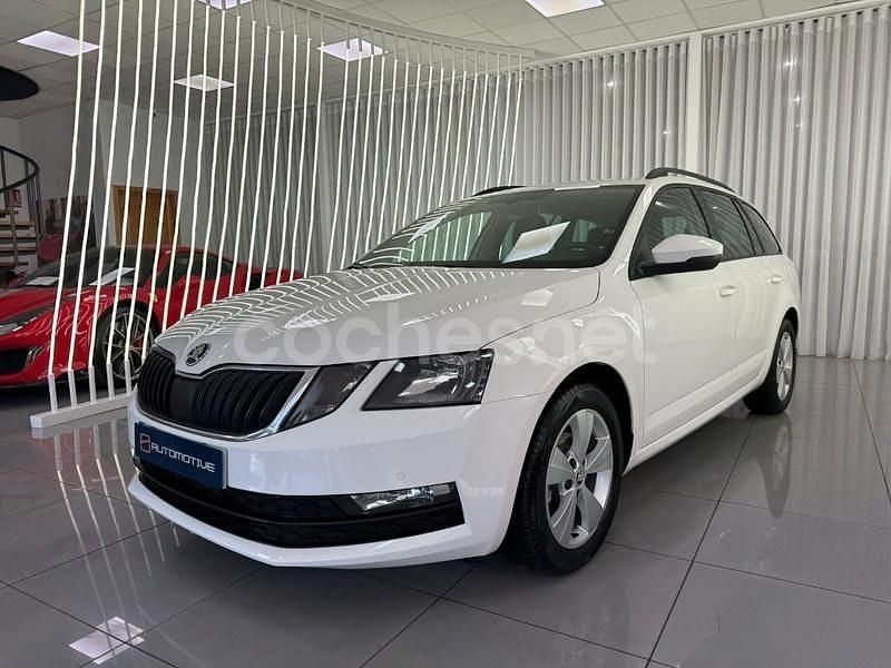 Blanco Usado 2021 Skoda Octavia Ambition Familiar | 12.990 € (Buen precio) - Imagen 1/4