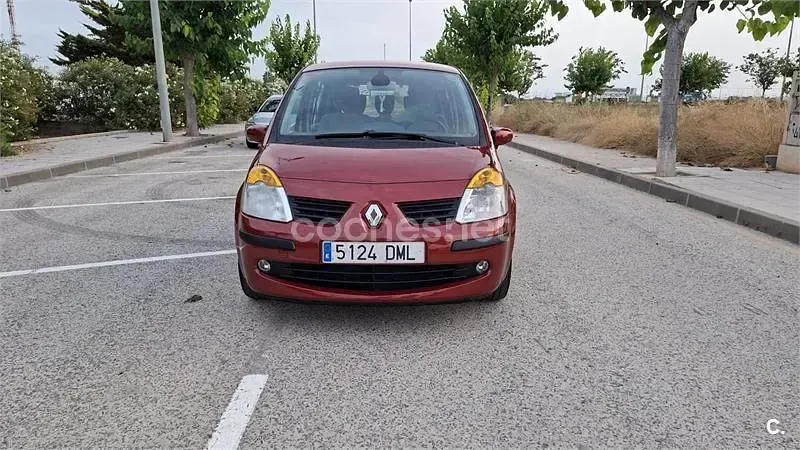 Usado Renault Modus Dynamique 80 CV (58 kW) 2005 Granate Monovolumen