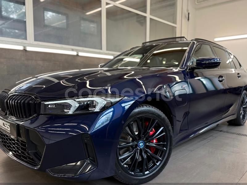 Azul Usado 2024 BMW 330e Comfort Edition Familiar | 49.500 € - Imagen 1/4