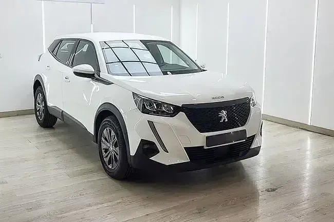 Usado Peugeot 2008 Active 100 CV (73 kW) 2023 Blanco SUV