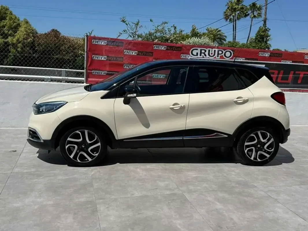 Usado Renault Captur Zen 90 CV (66 kW) 2015 Blanco SUV